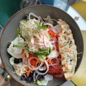 bowl de ensalada de pavo